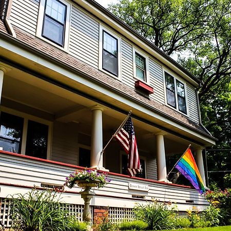 Brown Street Inn Bed And Breakfast アイオワシティ エクステリア 写真